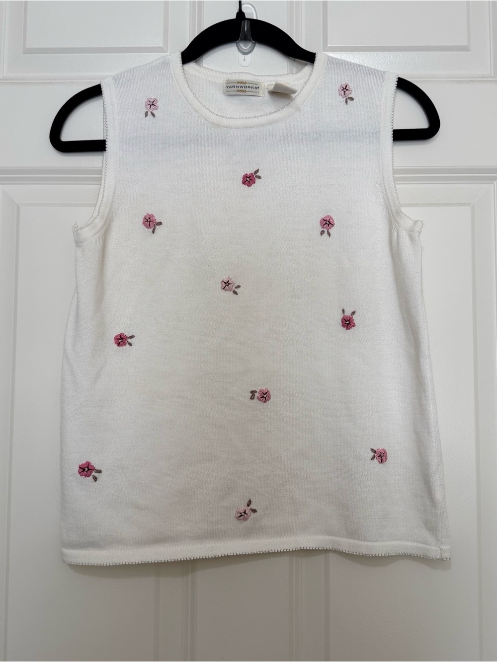 Vintage White Sleeveless Knit Top with Pink Floral Embroidery Cottagecore Small